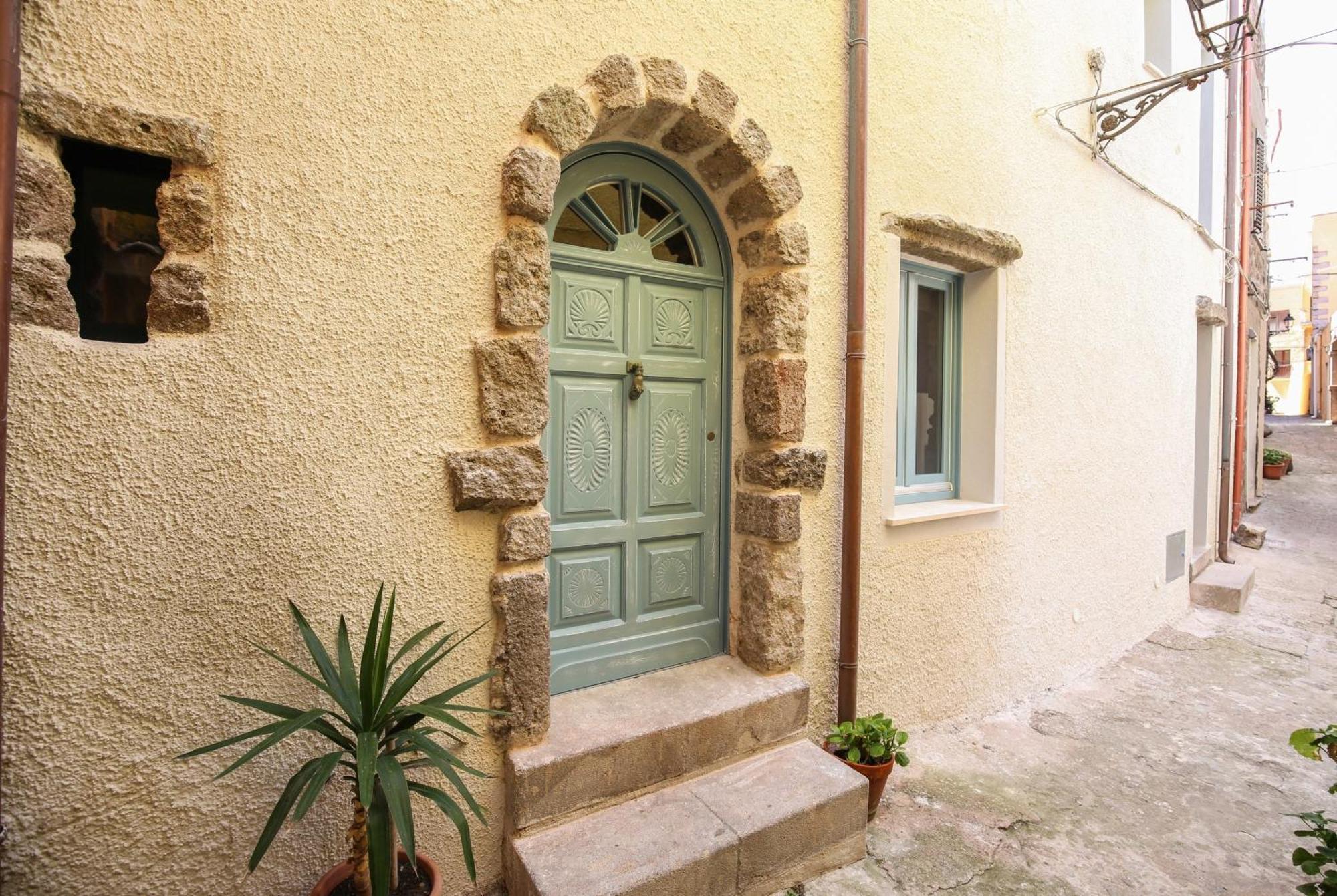 B&B Domos Mi & Ro Castelsardo Luaran gambar