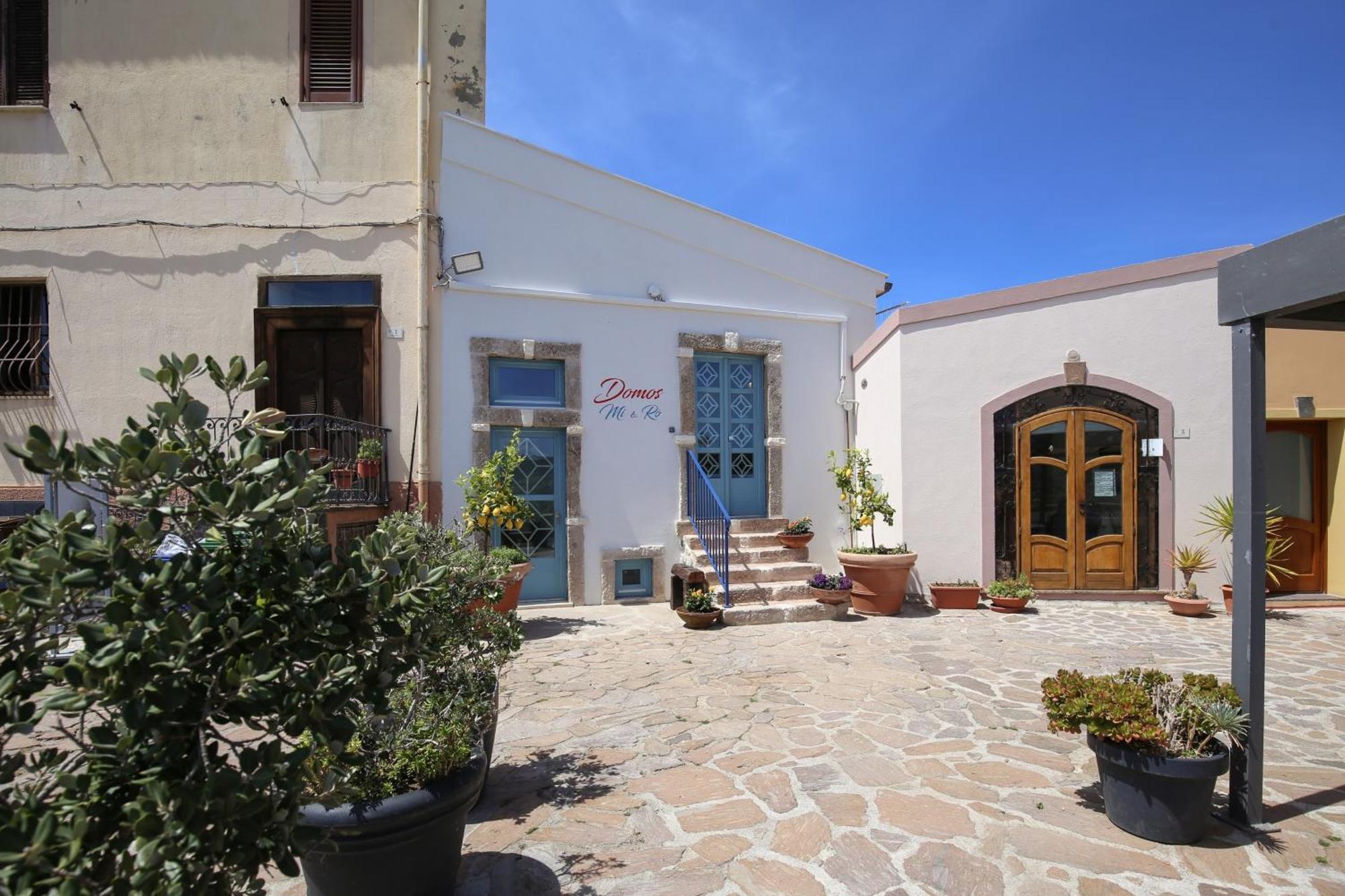 B&B Domos Mi & Ro Castelsardo Luaran gambar