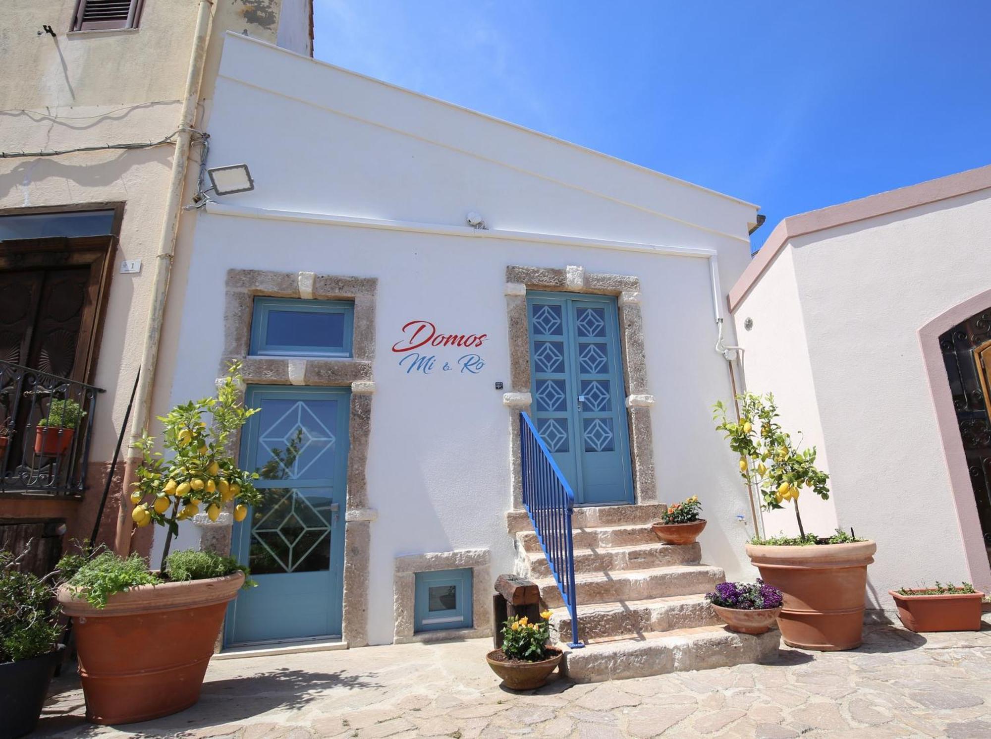 B&B Domos Mi & Ro Castelsardo Luaran gambar